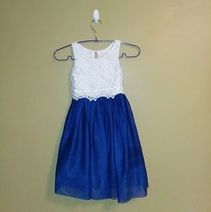 **Excellent Condition betweeGirls Dress Worn 1x**